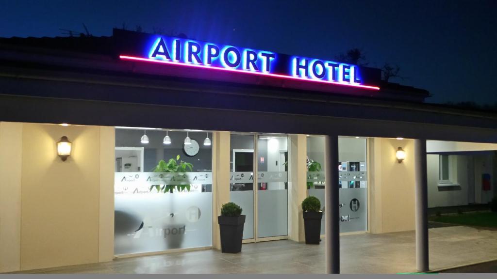Airport-Hotel Mauregard Bagian luar foto